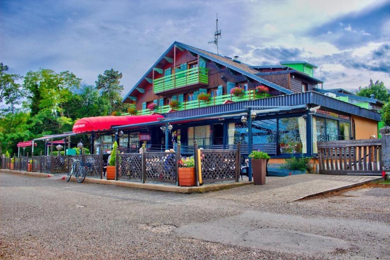 Logis Hôtel Restaurant Le Chalet du Mont Roland Sampans Exterior foto