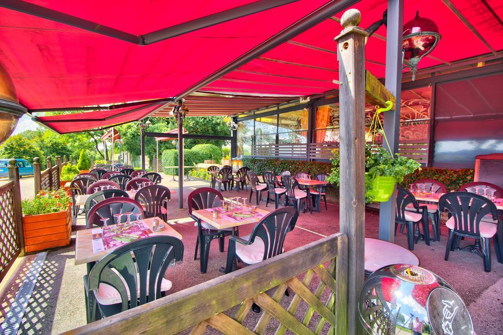 Logis Hôtel Restaurant Le Chalet du Mont Roland Sampans Exterior foto