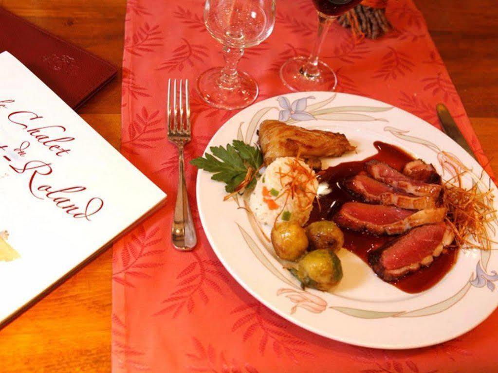 Logis Hôtel Restaurant Le Chalet du Mont Roland Sampans Exterior foto